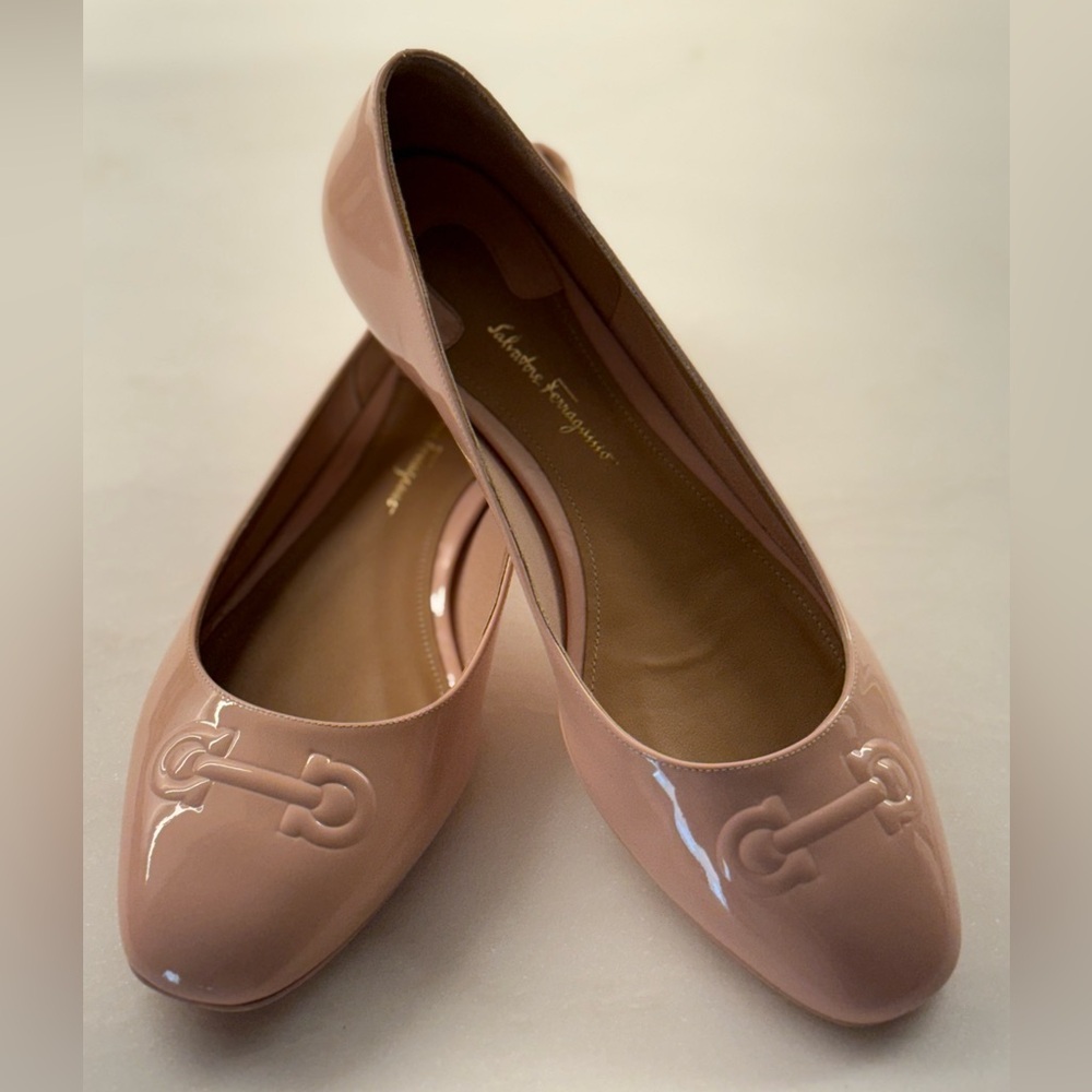 Salvatore Ferragamo Pink Flats Elegant Design